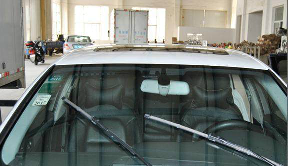 汽车玻璃清洁小妙招，让前挡风玻璃一尘不染